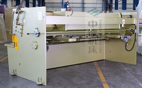 ZDS-1032剪板机反面展现.jpg