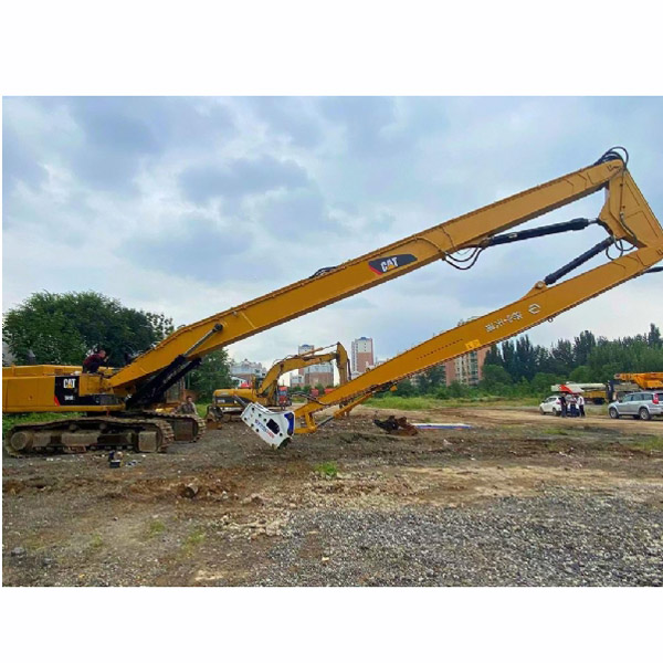 卡特三节臂拆迁臂装配现场