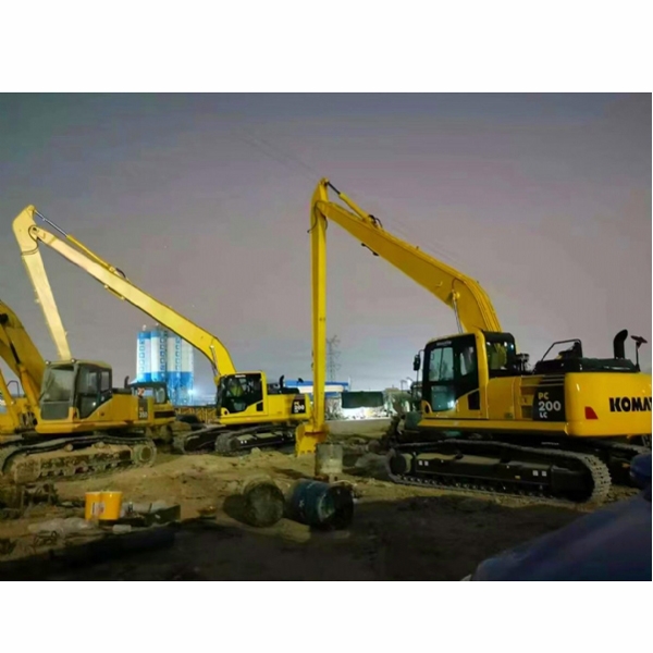 两台小松200加长臂装置现场